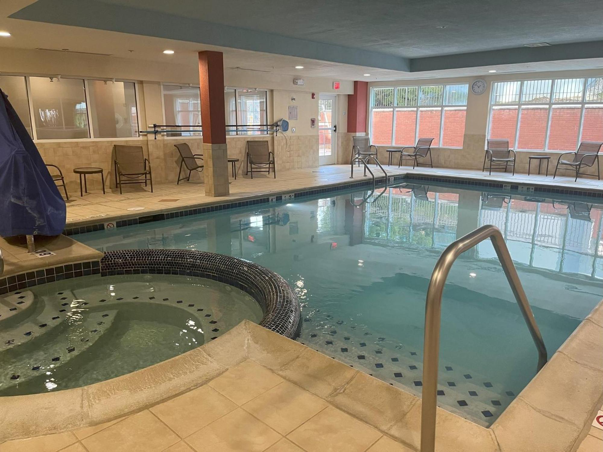 Holiday Inn Express Hotel & Suites Grand Rapids-North By Ihg Walker Exteriér fotografie