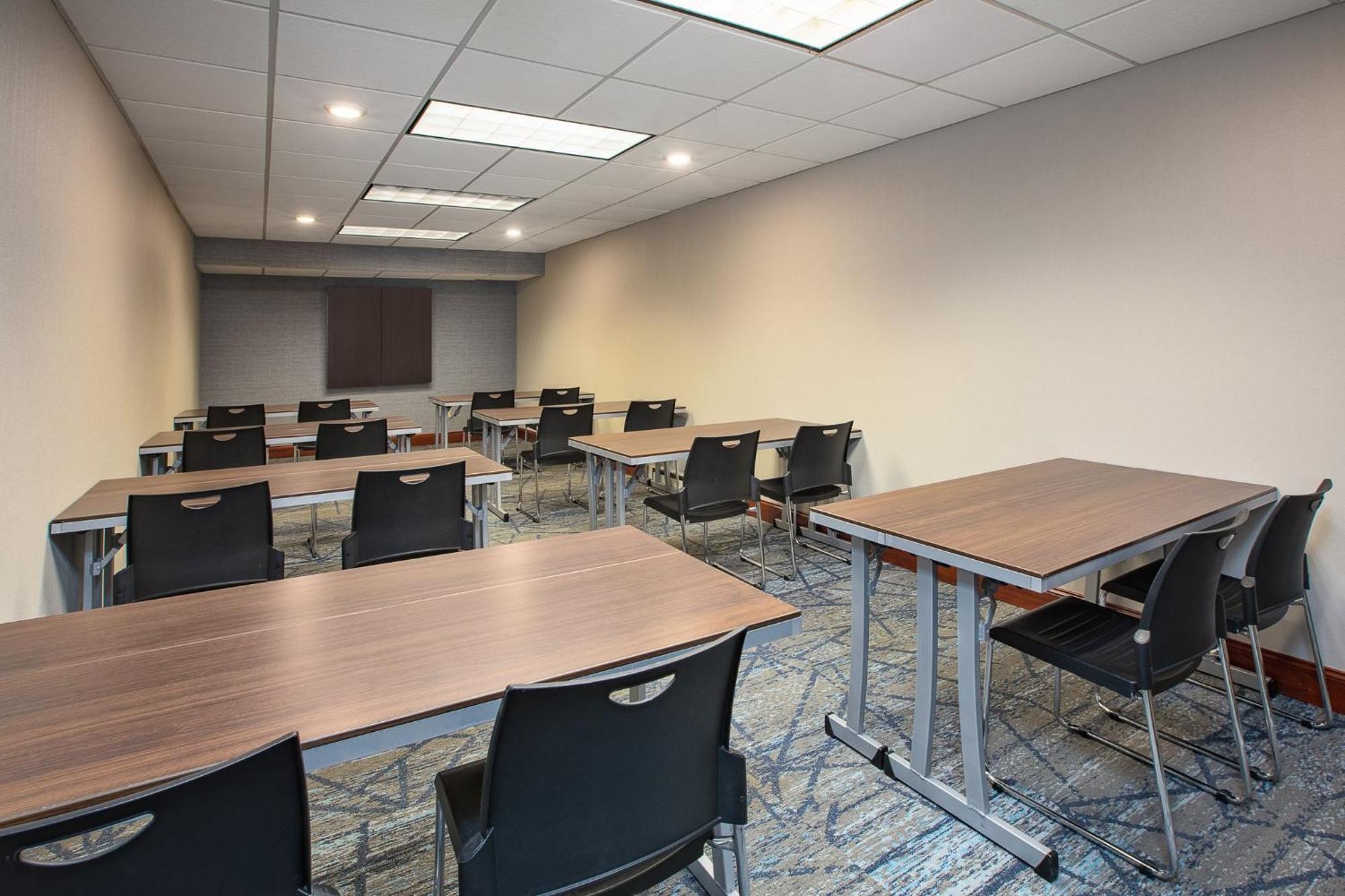 Holiday Inn Express Hotel & Suites Grand Rapids-North By Ihg Walker Exteriér fotografie